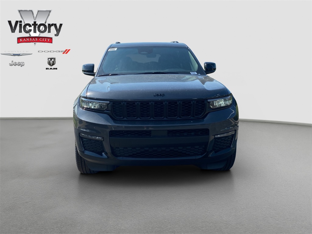 2025 Jeep Grand Cherokee Limited photo 2