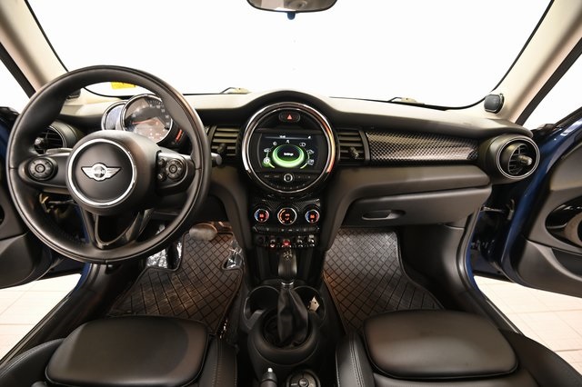 2018 Mini Cooper 4 Door Hardtop Base photo 2