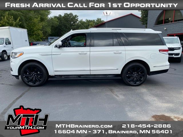 2022 Lincoln Navigator L Reserve Monochromatic photo 5