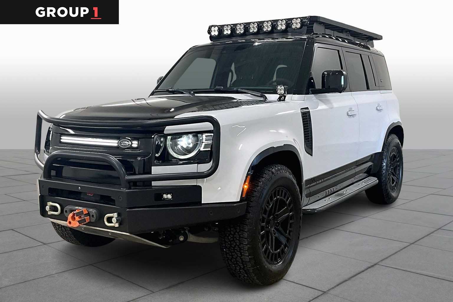 2023 Land Rover Defender V8's photo