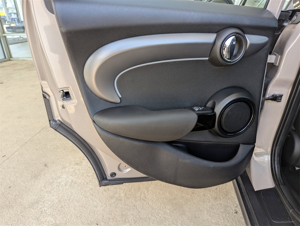 2024 Mini Cooper Hardtop Signature photo 23