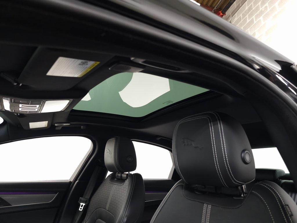 2022 JAGUAR XF - Image 18