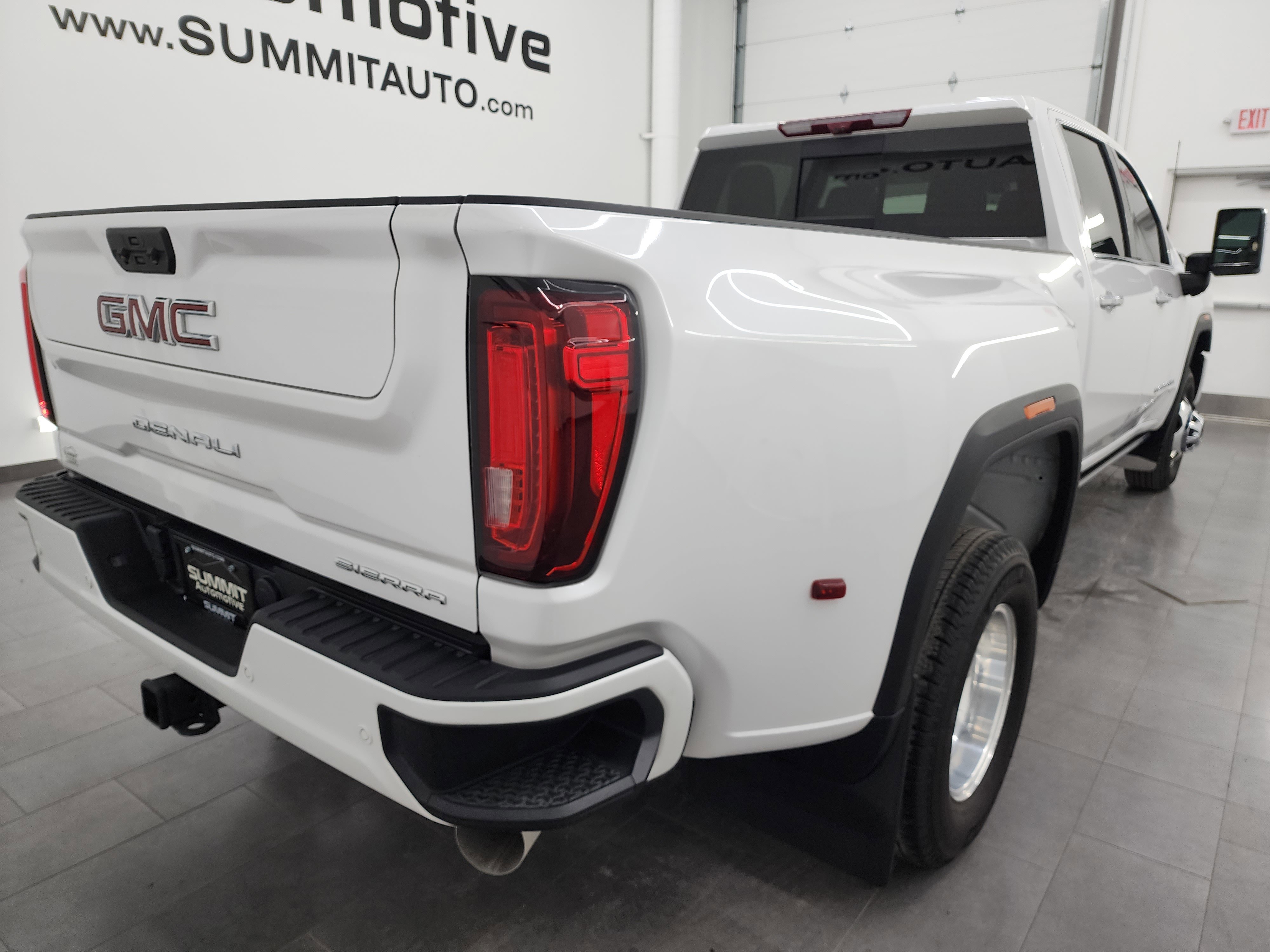 2023 Gmc Sierra 3500 Denali photo 2