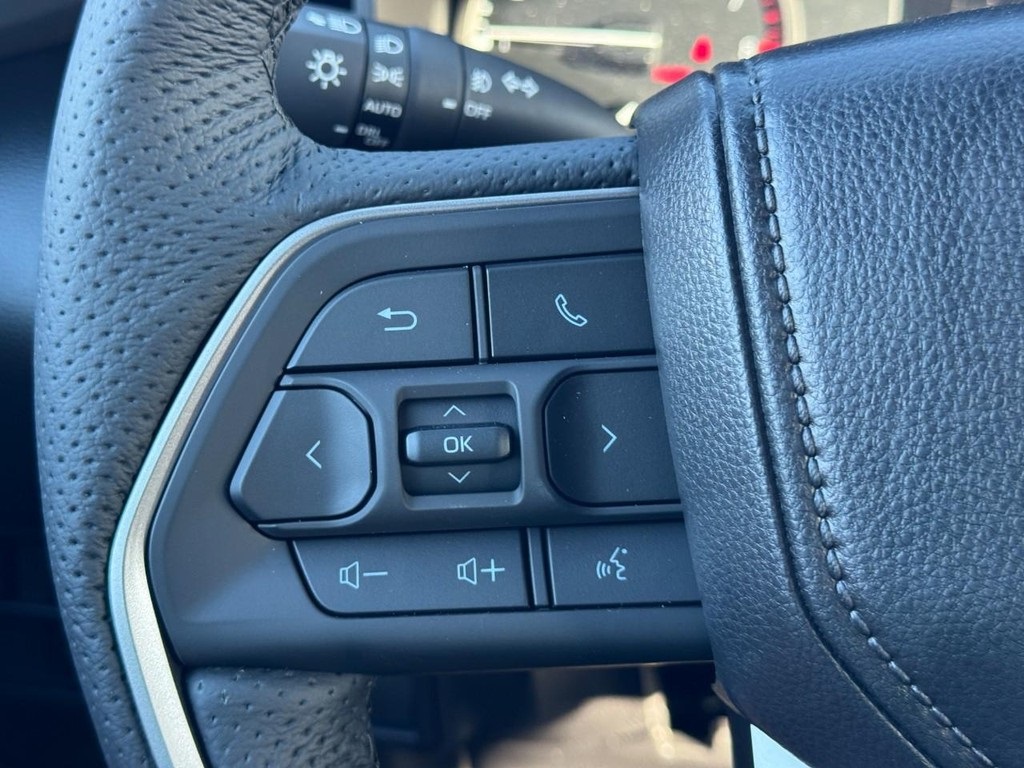 2025 Toyota Tundra SR5 CrewMax photo 9