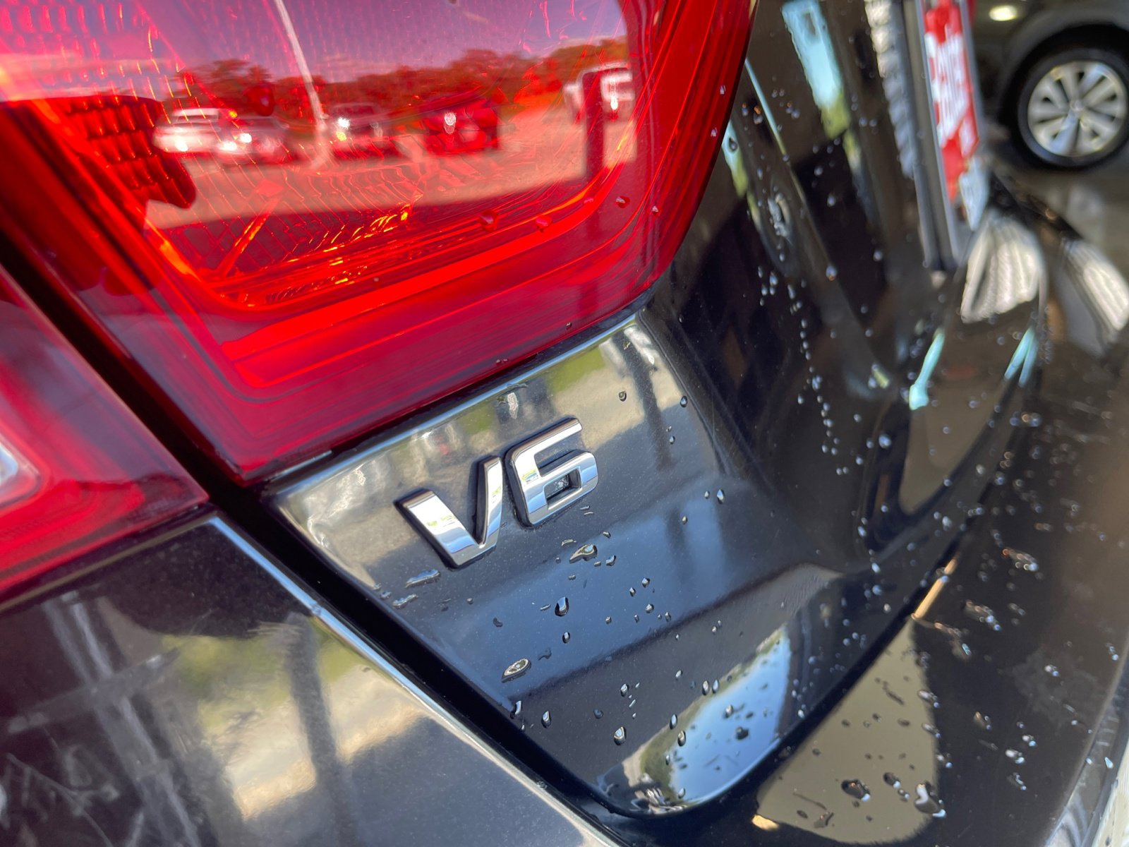 2018 Chevrolet Impala 1LT photo 2