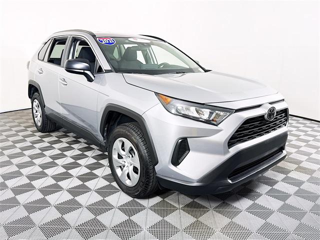 2021 Toyota RAV4 LE's photo