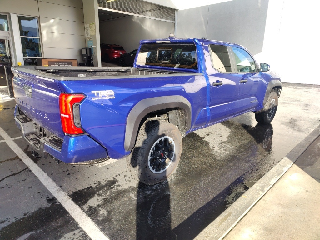 2025 Toyota Tacoma TRD Off-Road photo 3