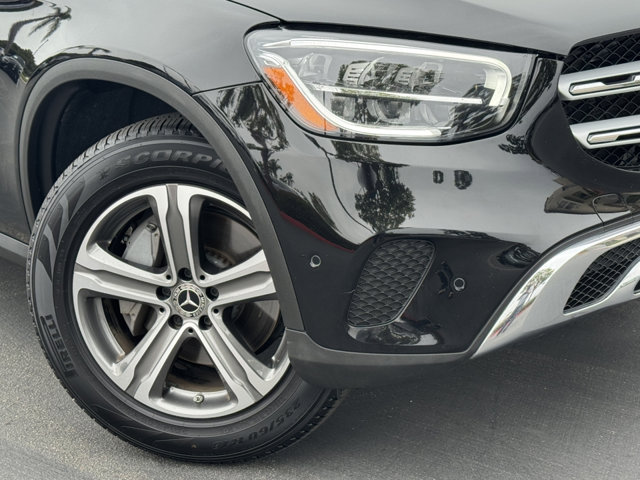 2022 Mercedes Benz GLC 300 photo 2