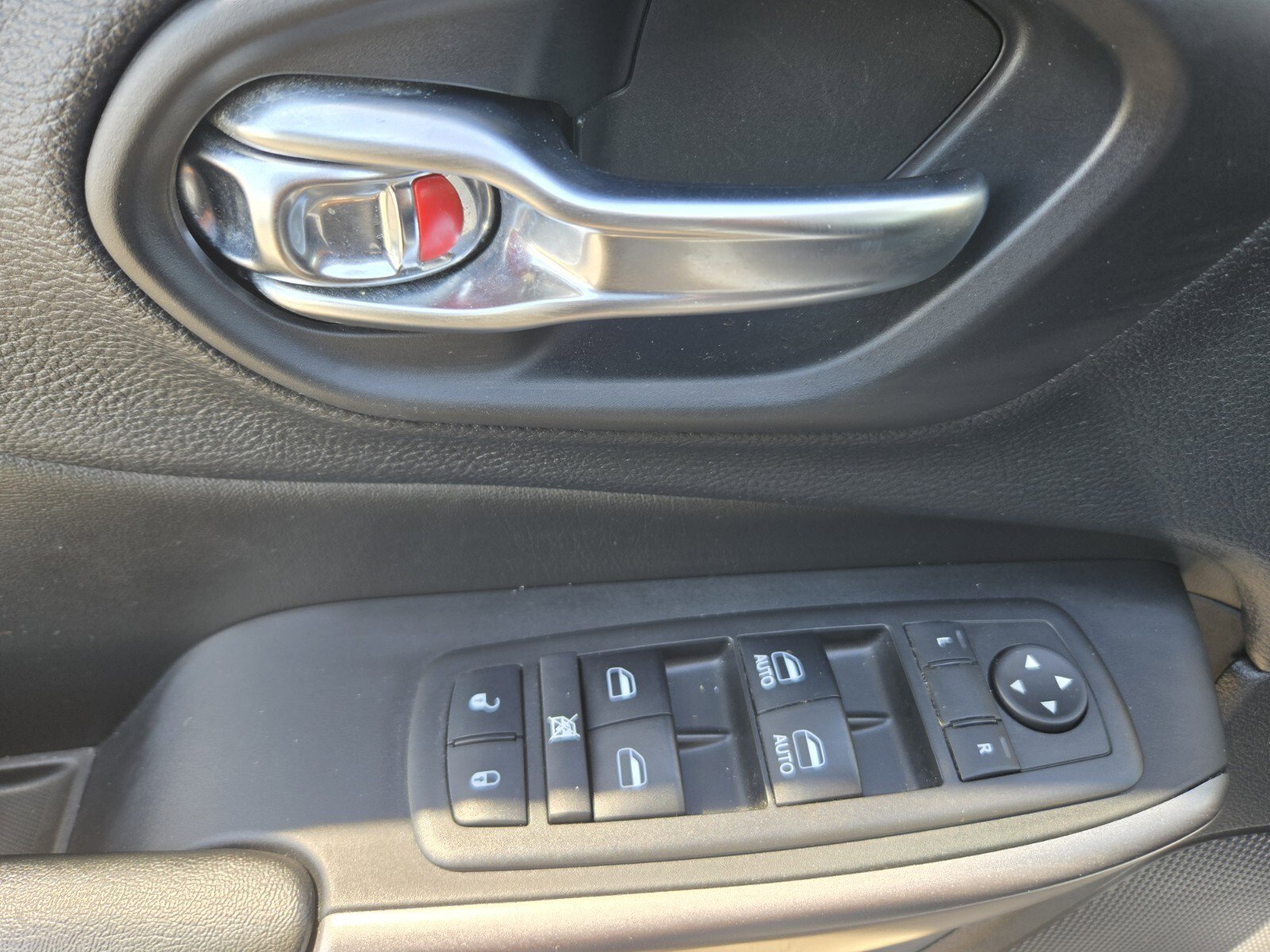 2019 Jeep Cherokee Latitude photo 19