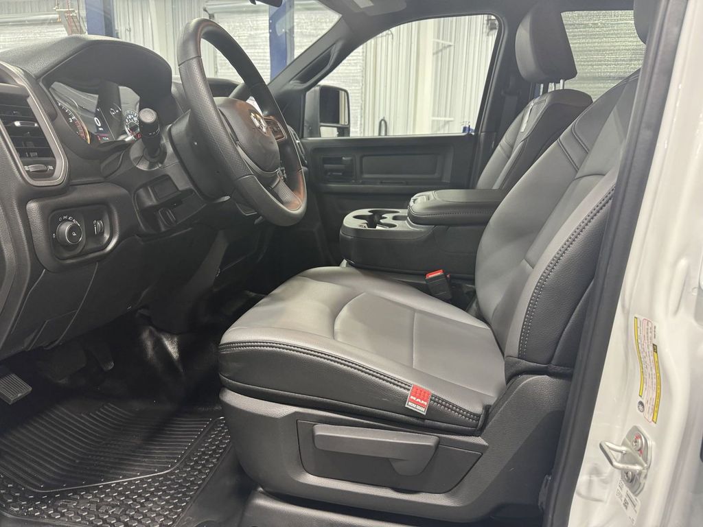 2024 Ram 2500 Tradesman photo 3