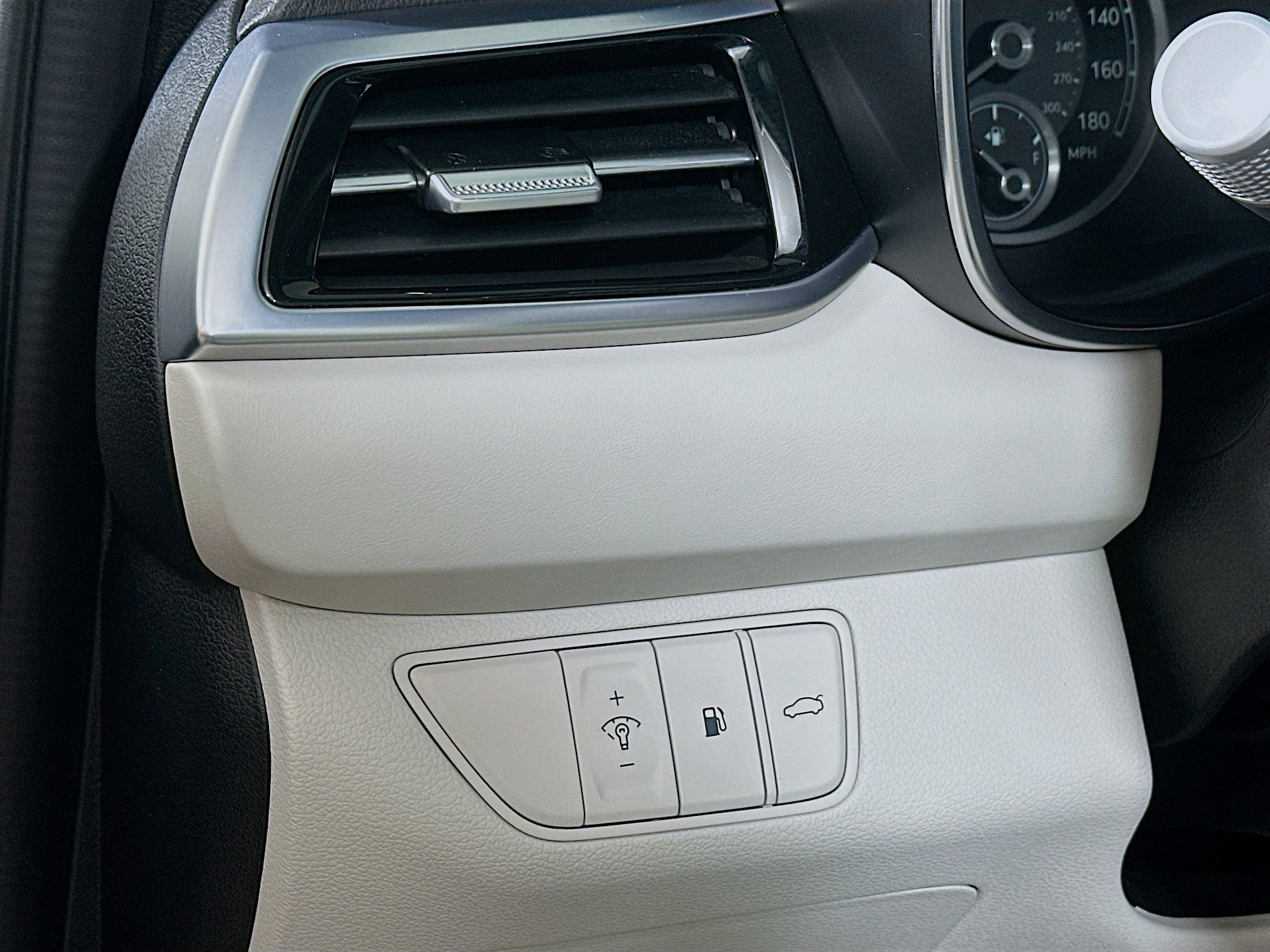 2025 Genesis G70 2.5T photo 10