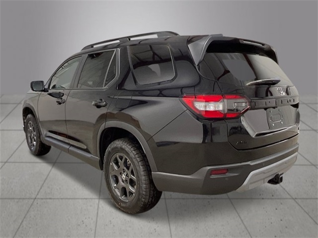 2025 Honda Pilot TrailSport photo 3