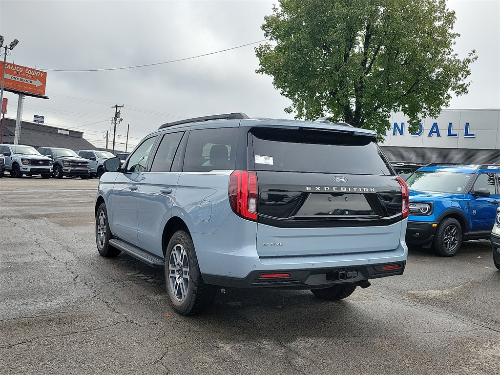 2025 Ford Expedition photo 4