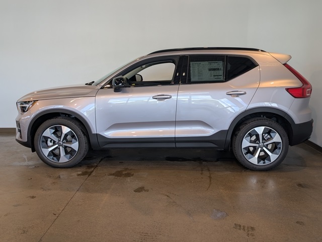 2026 Volvo XC60 B5 Plus photo 3