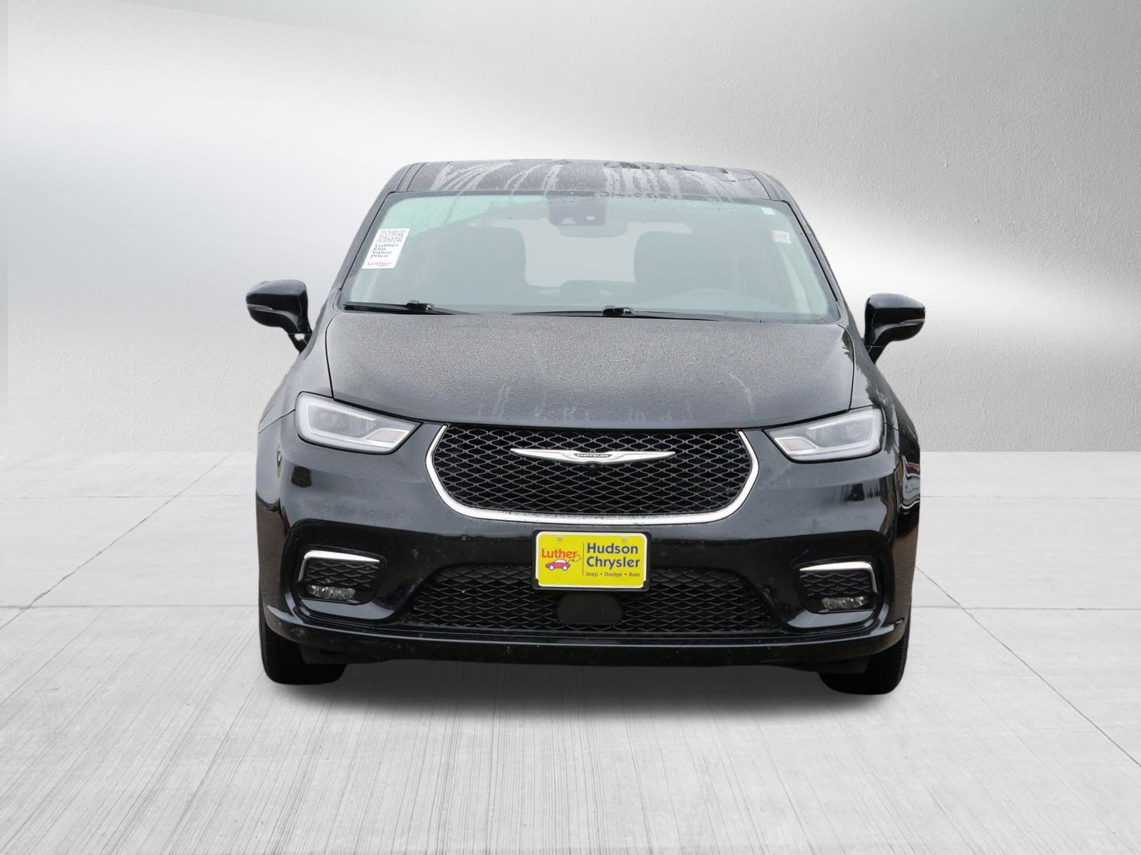 2024 Chrysler Pacifica Touring L photo 2