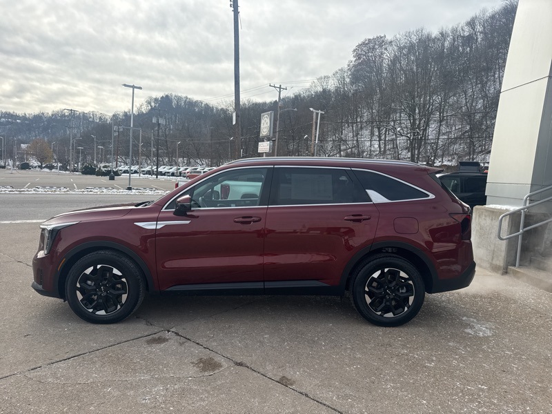 2025 Kia Sorento S photo 3