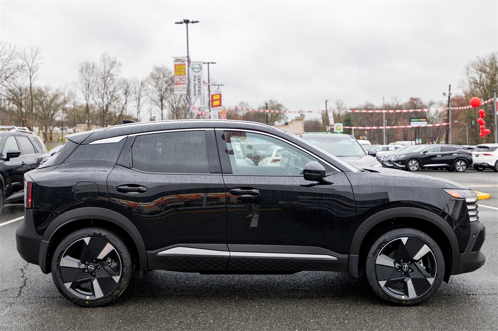 2025 Nissan Kicks SR photo 4