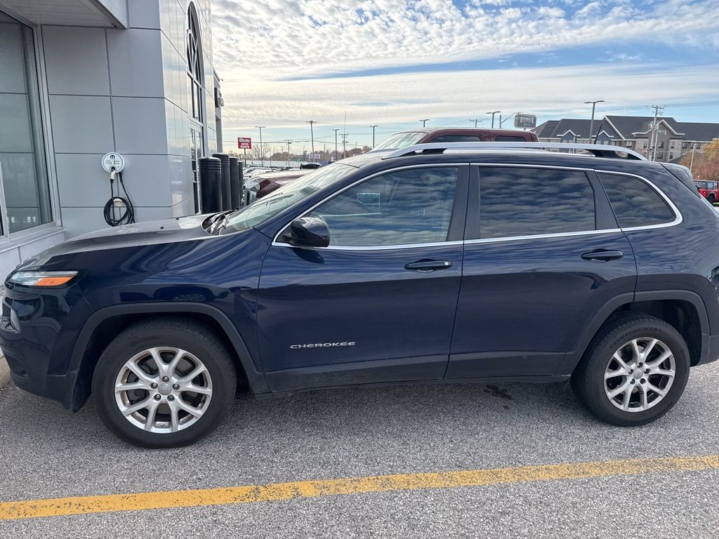 2016 Jeep Cherokee Latitude photo 2