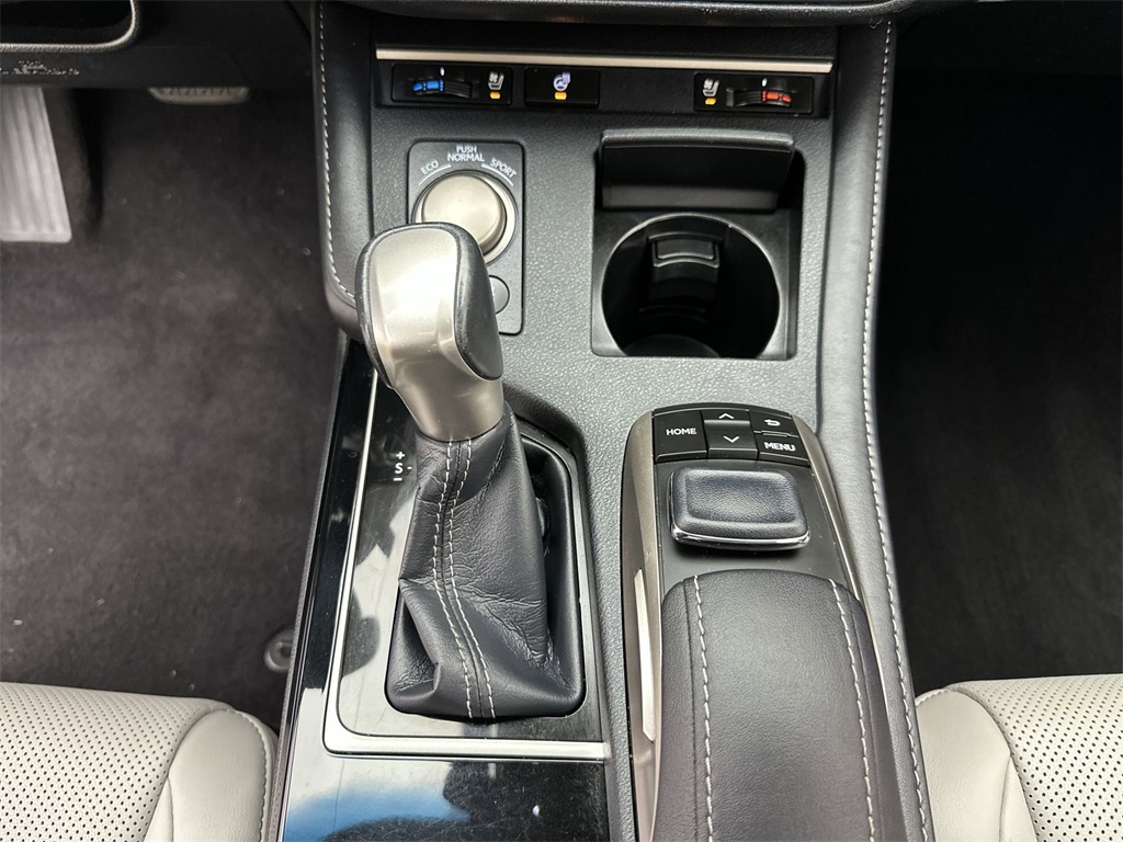 2017 Lexus ES 300h photo 20
