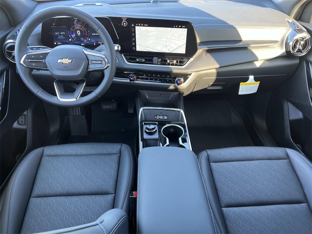 2026 Chevrolet Equinox LT photo 2