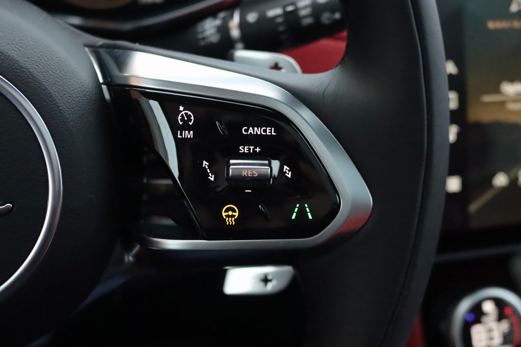 2025 JAGUAR F-PACE - Image 17