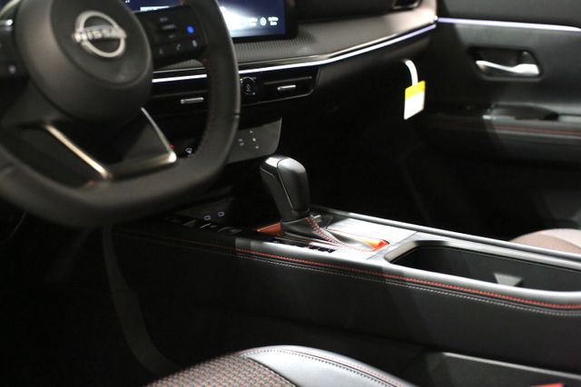 2025 Nissan Kicks SR photo 10