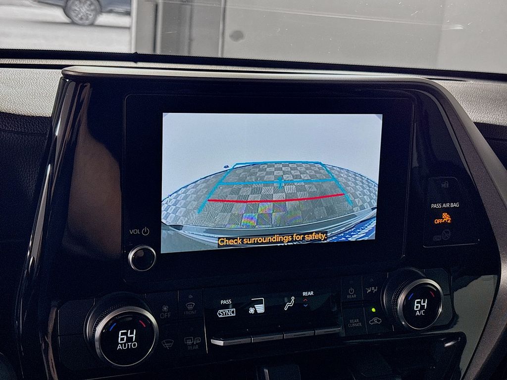 2024 Toyota Highlander LE photo 14