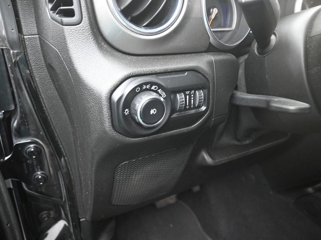 2019 Jeep Wrangler Unlimited Sahara photo 19