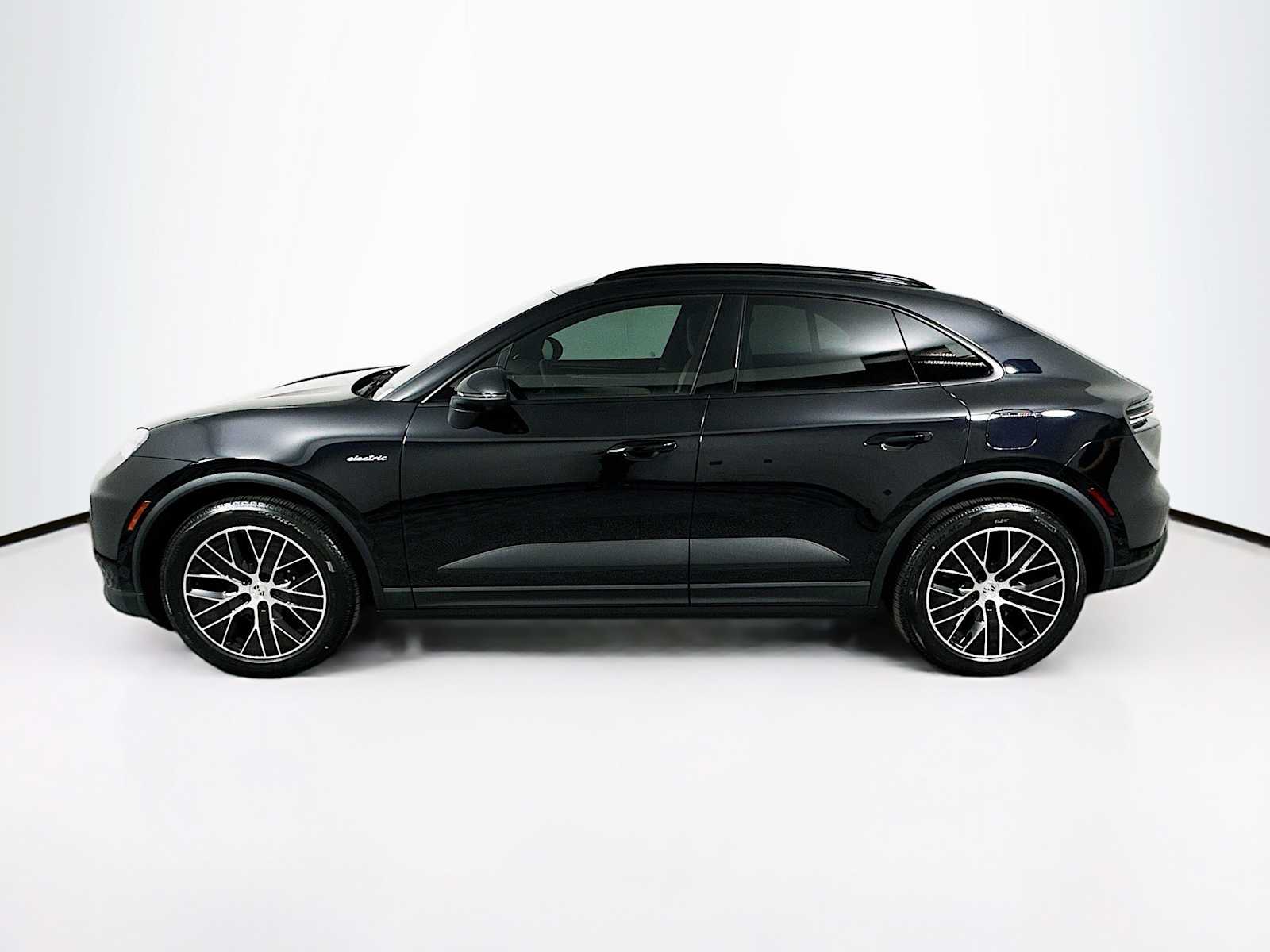 2025 Porsche Macan Electric 4 photo 2