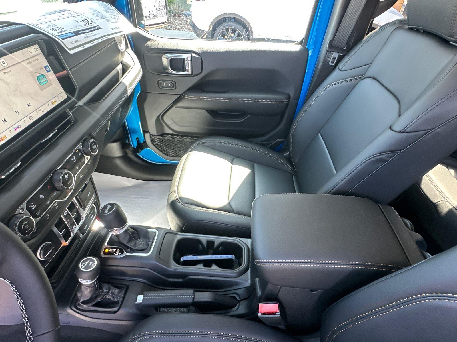 2025 Jeep Wrangler Sahara photo 24