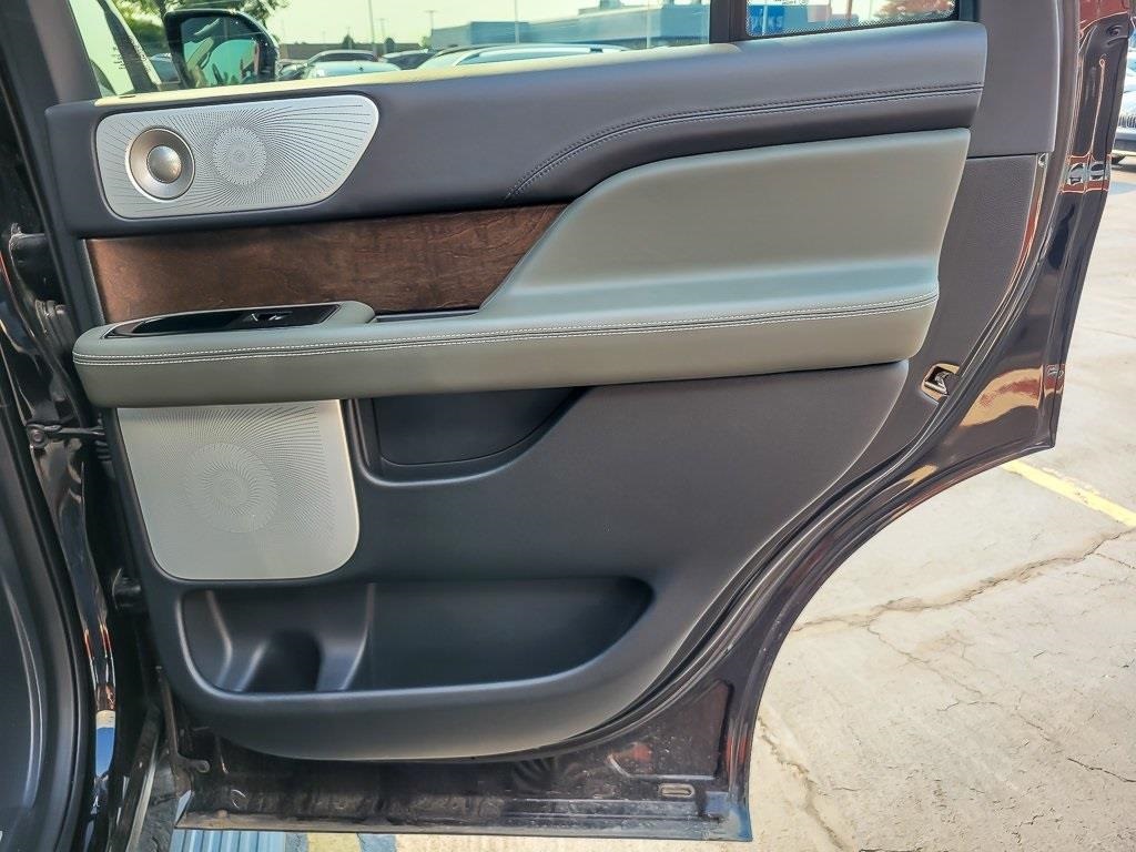 2022 Lincoln Navigator Black Label photo 19