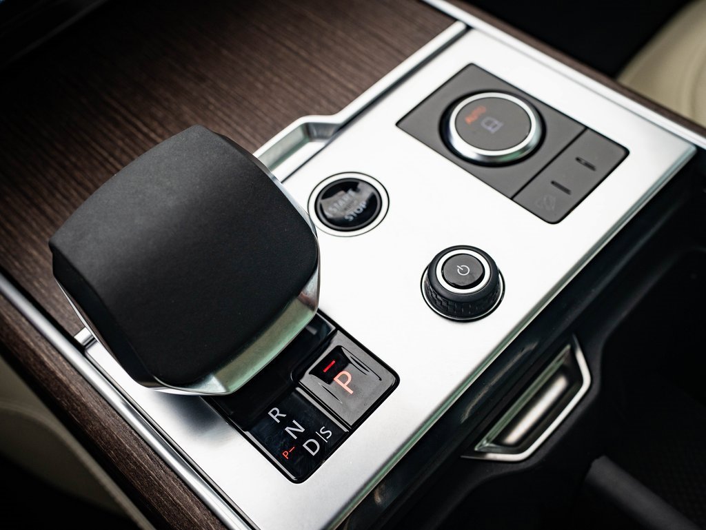 2022 Land Rover Range Rover SE photo 20