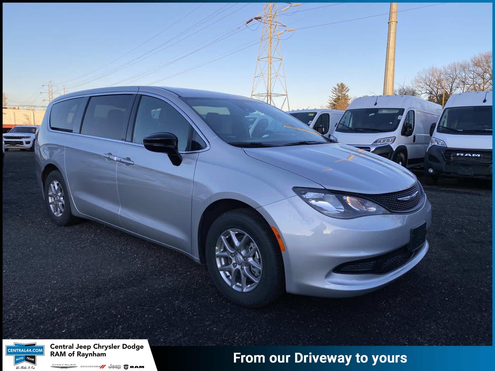 2026 Chrysler Voyager LX's photo