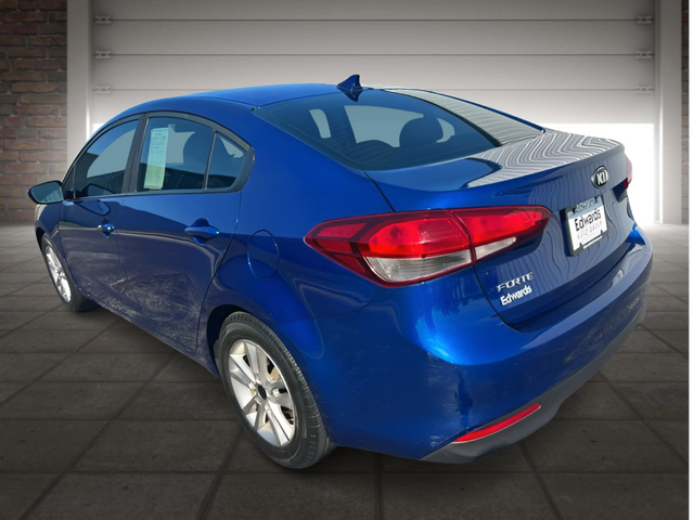 2017 Kia Forte LX Base photo 5