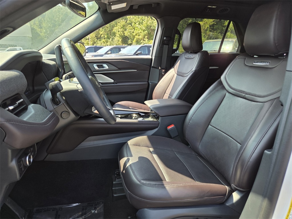 2025 Ford Explorer Platinum photo 10