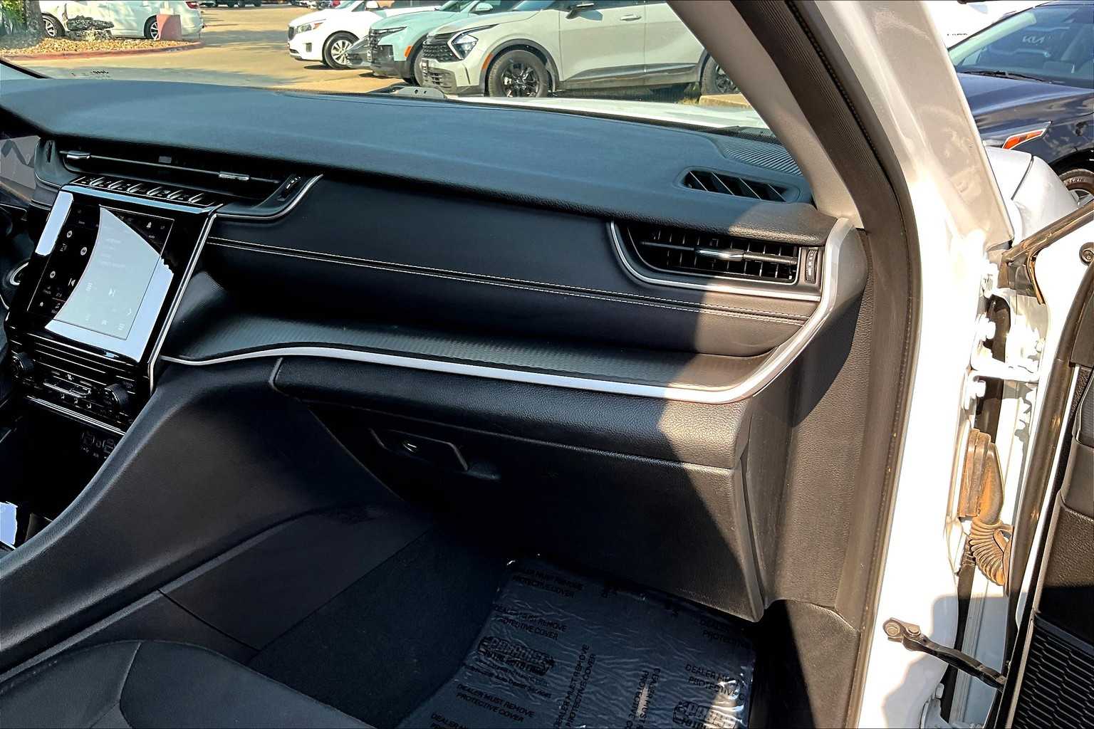 2023 Jeep Grand Cherokee Laredo Altitude photo 17