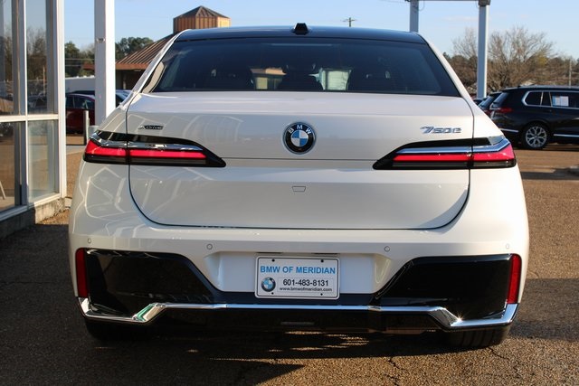 2025 Bmw 750e photo 4