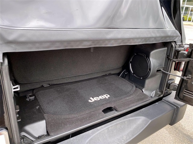2012 Jeep Wrangler Sahara photo 5
