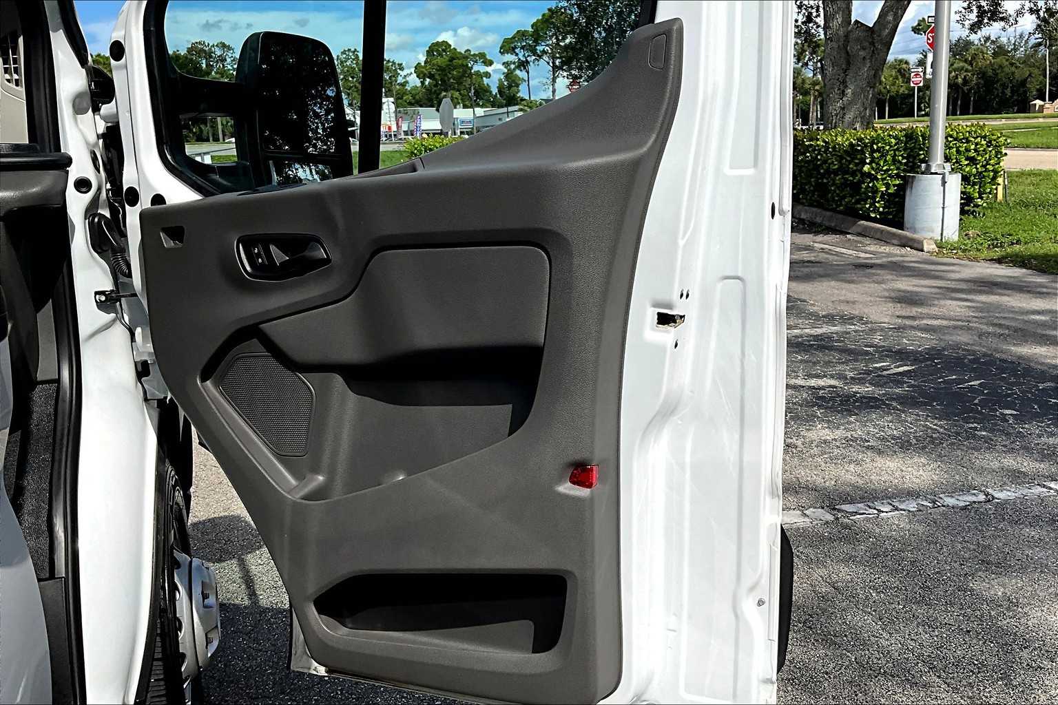 2022 Ford Transit photo 19