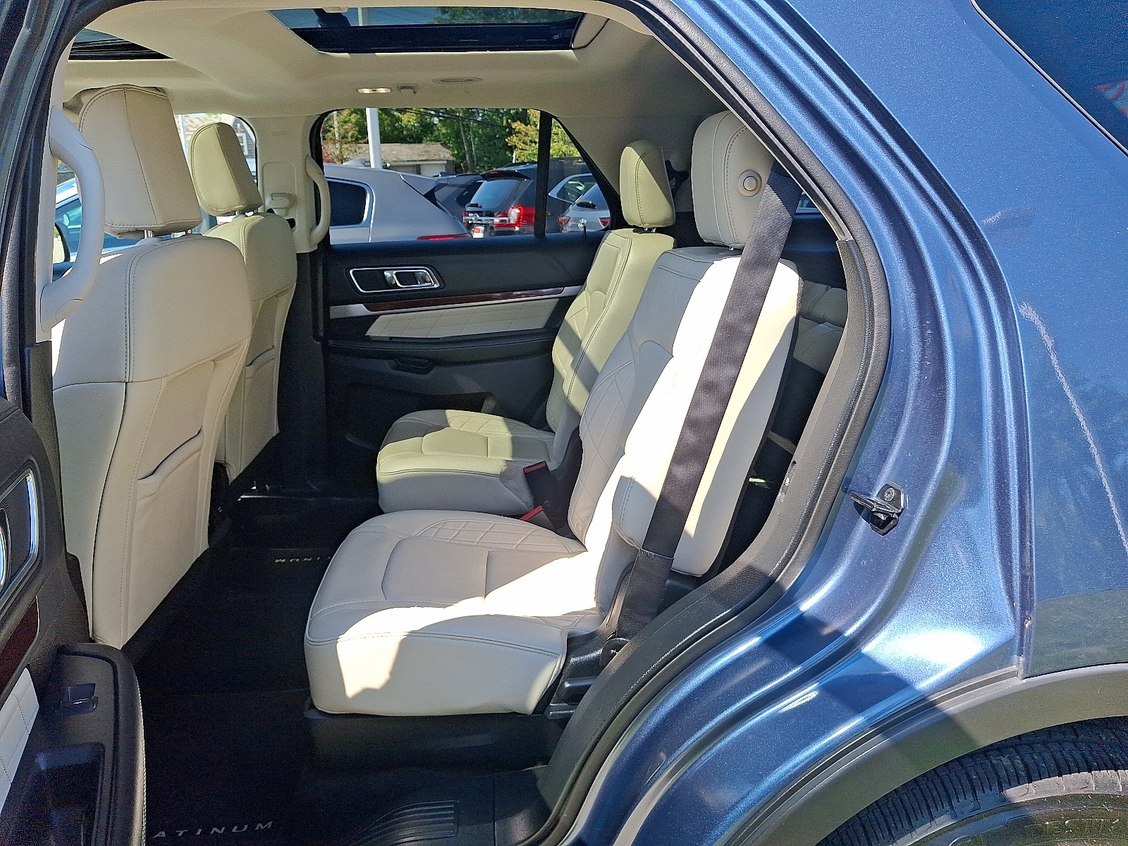 2018 Ford Explorer Platinum photo 8