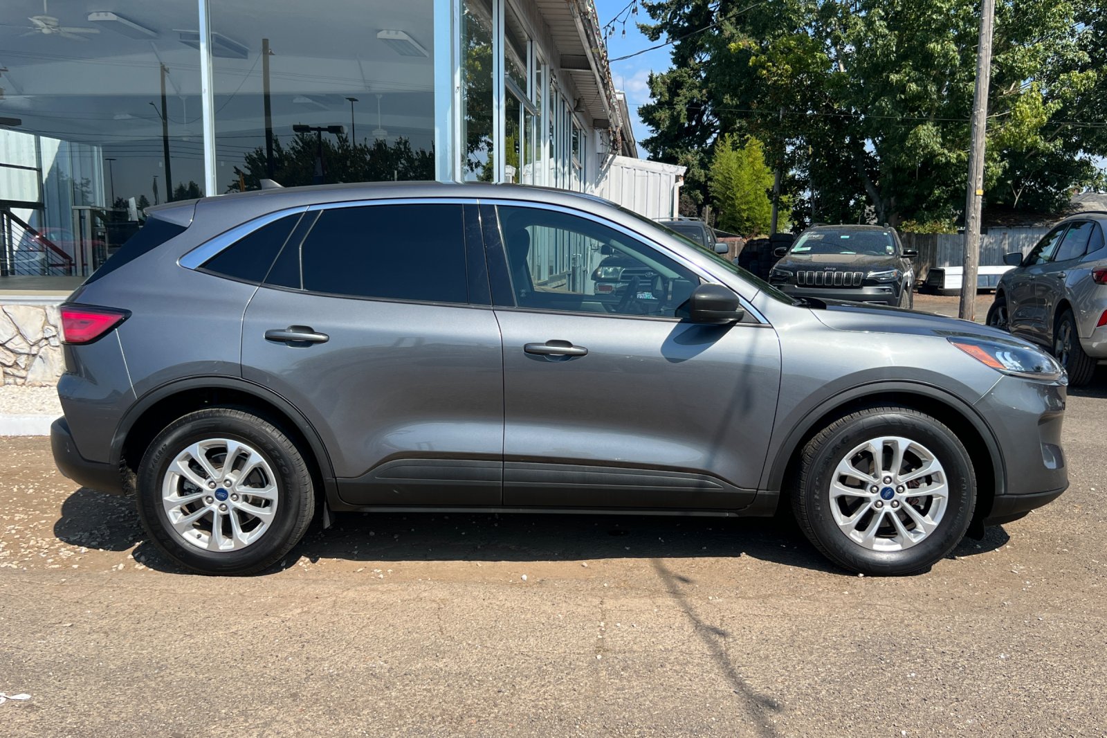 2022 Ford Escape SE photo 2