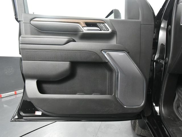 2024 Chevrolet Silverado 3500HD High Country photo 13