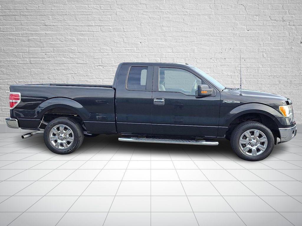 2010 Ford F-150 XLT photo 4