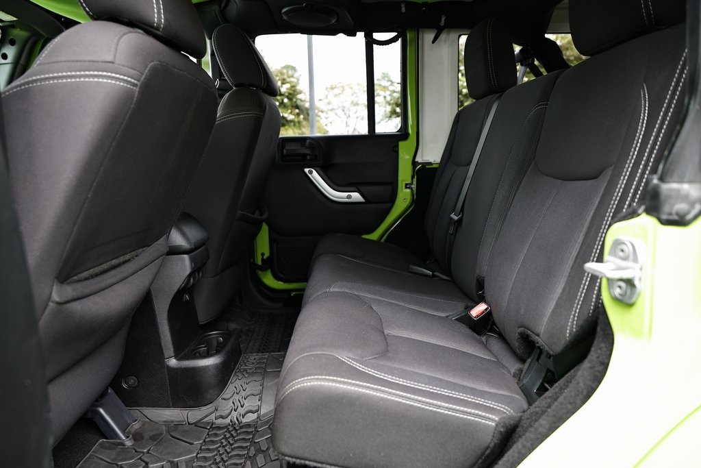 2013 Jeep Wrangler Unlimited Sahara photo 25