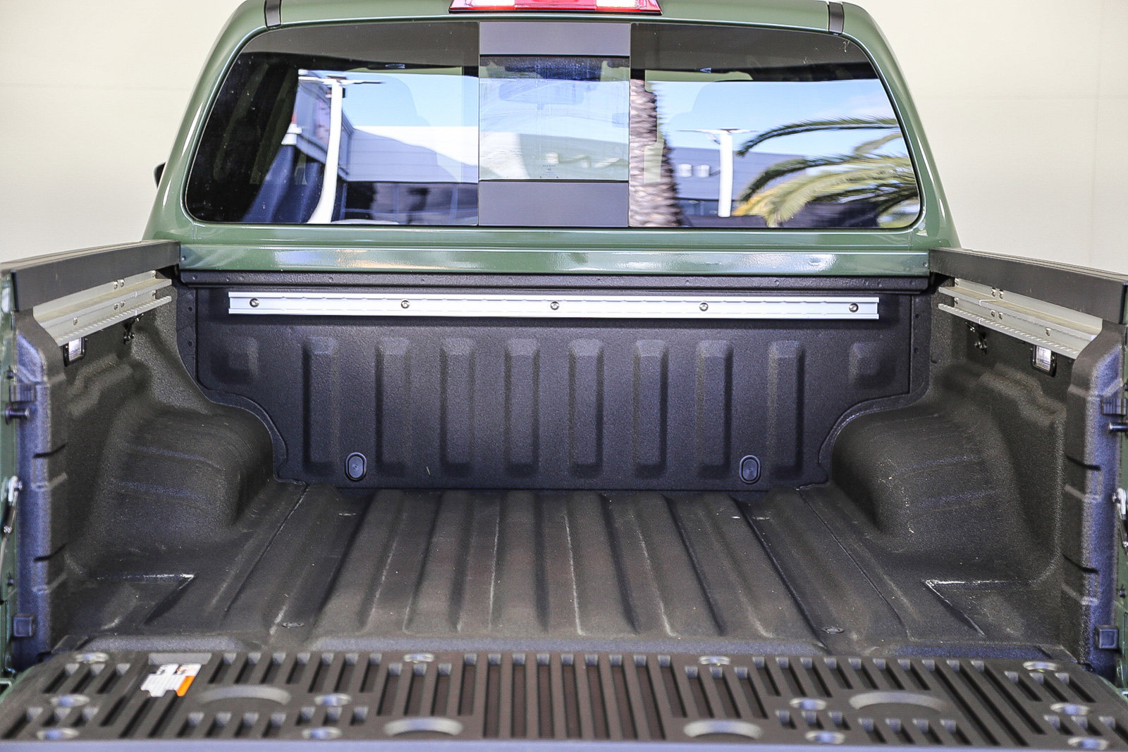 2025 Nissan Frontier SV photo 12
