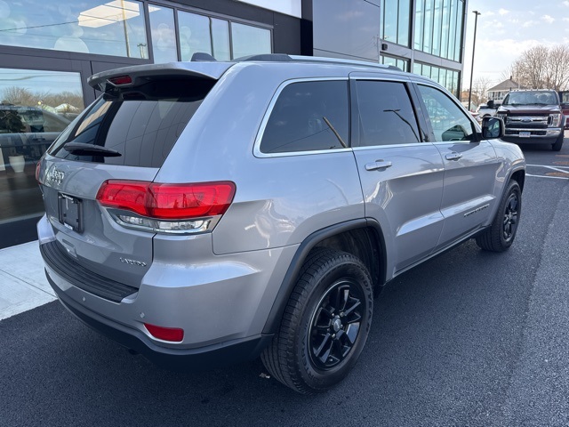 2019 Jeep Grand Cherokee Laredo E photo 3