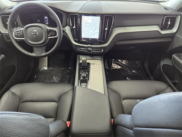 2025 Volvo XC60 B5 Plus photo 12