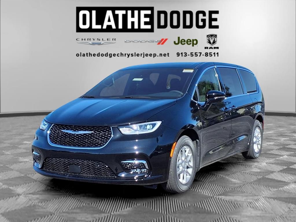 2026 Chrysler Pacifica Select's photo