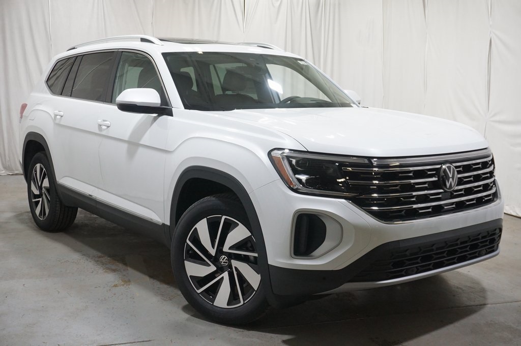 2025 Volkswagen Atlas SEL photo 3