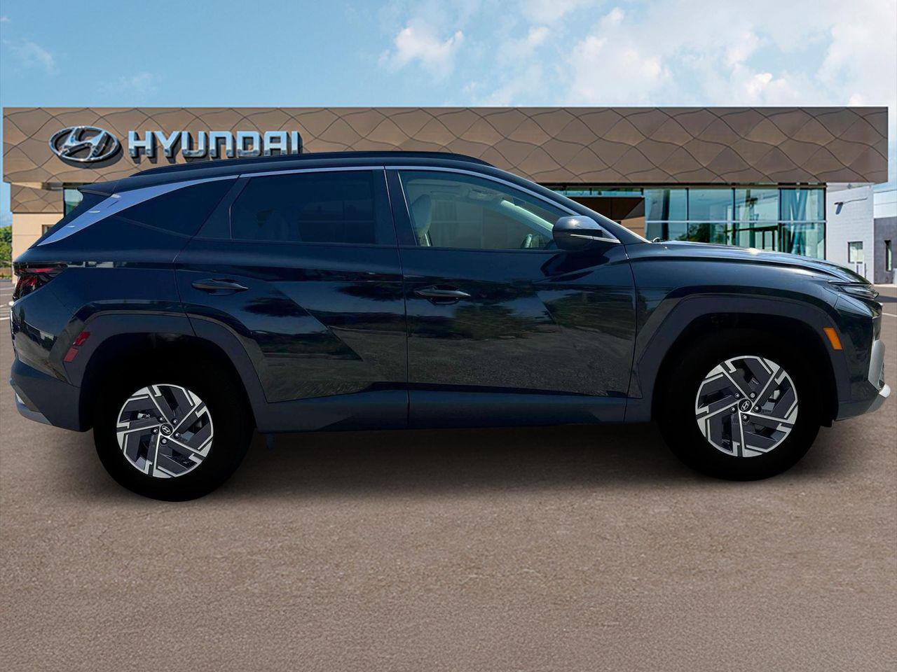 2025 Hyundai Tucson Hybrid photo 8